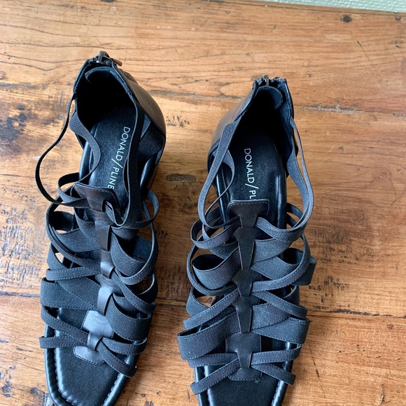 Donald Pliner Excellent Condition Black Shoes - Picture 4 of 6